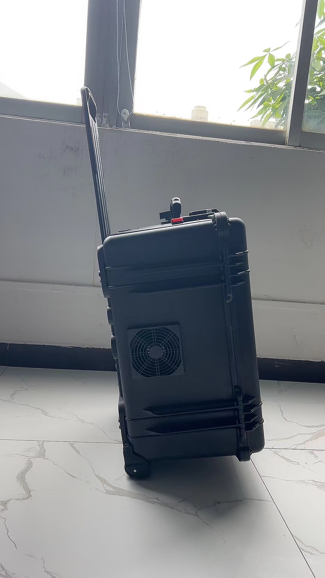 灯塔手拉箱型移动通信干扰器